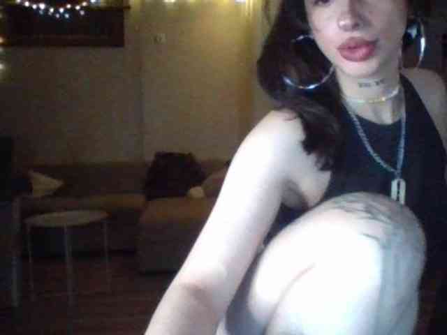 uwu-Monica webcam