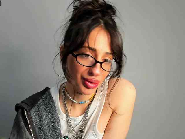 uwu-Monica webcam
