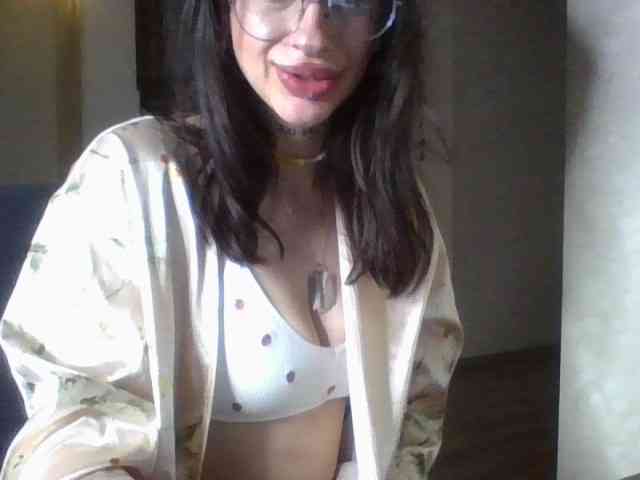 uwu-Monica webcam