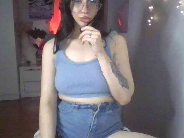 uwu-Monica webcam