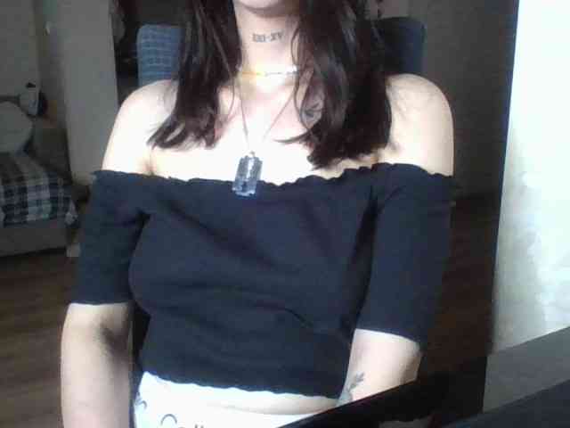 uwu-Monica webcam