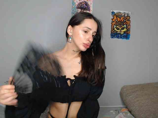 uwu-Monica webcam