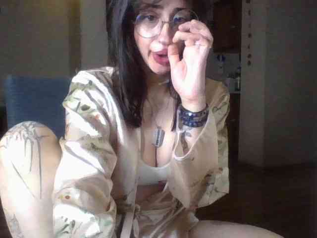 uwu-Monica webcam