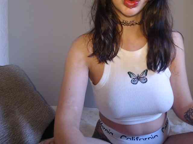 uwu-Monica webcam