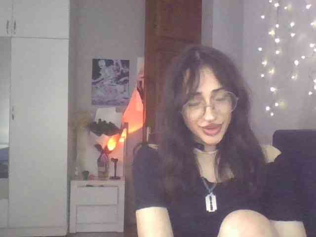uwu-Monica webcam