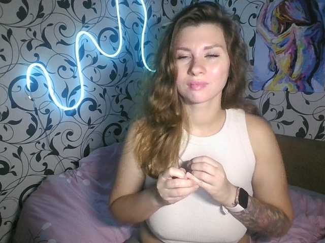 YourEmilie live webcam show