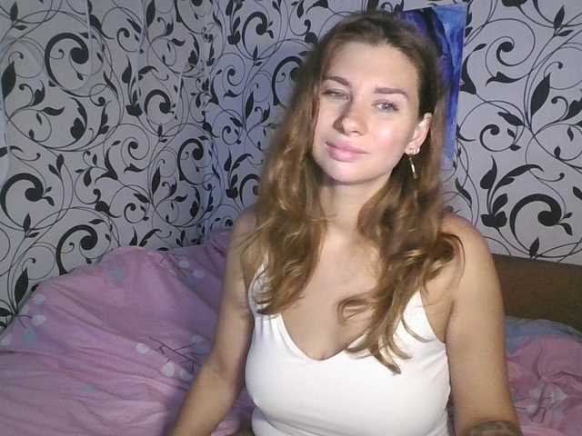 YourEmilie live stream preview
