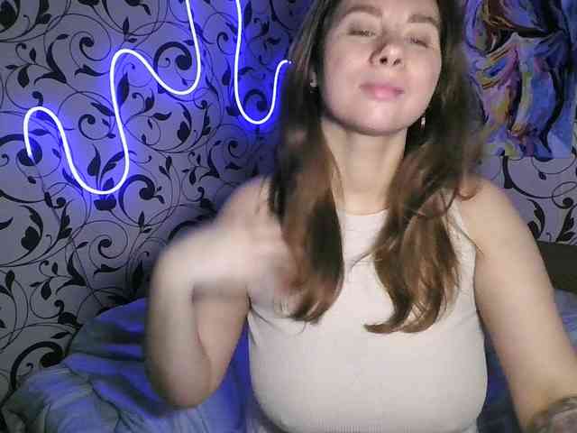 YourEmilie webcam