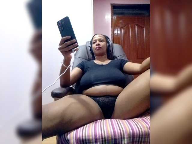 CandyLove's BongaCams show and profile