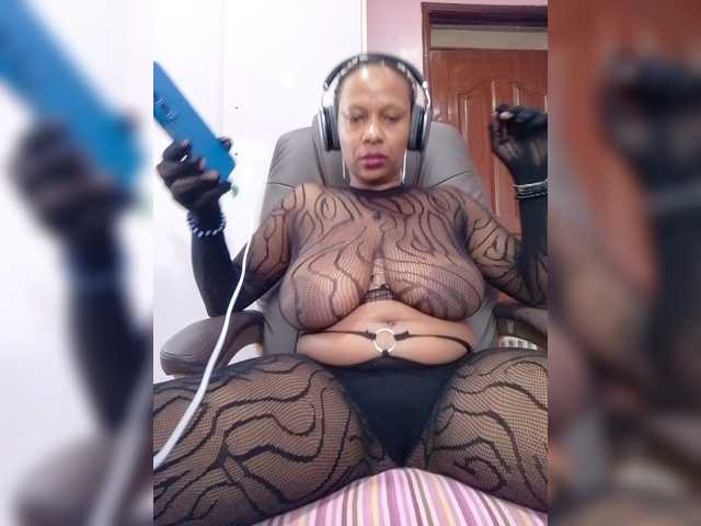 le modèle Candylove est en webcam porno dans un show sur le site bongacams, il possède les tags suivants: Ebony,Blonde,Hairy