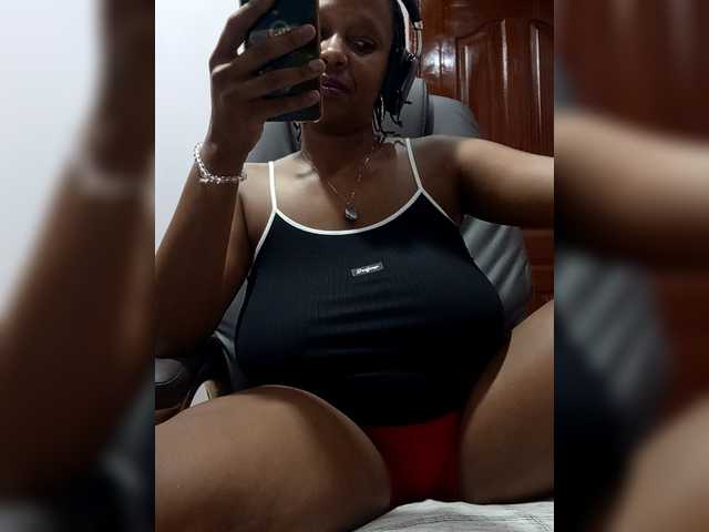 CandyLove's BongaCams show and profile