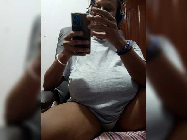 CandyLove's BongaCams show and profile