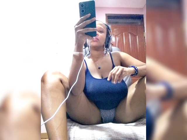 CandyLove's BongaCams show and profile