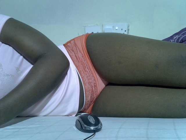 Sexycharlet43 live cam on BongaCams