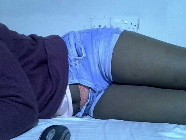 Sexycharlet43 live cam on BongaCams