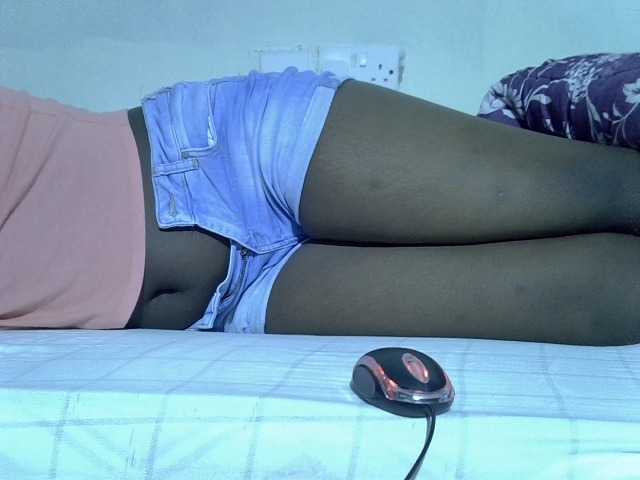 Sexycharlet43 live cam on BongaCams