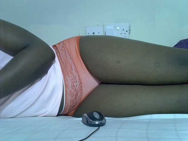 Sexycharlet43 live cam on BongaCams