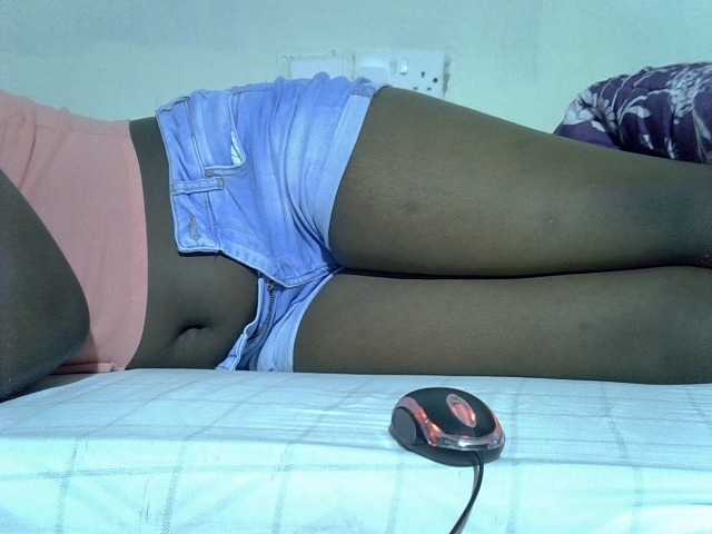 Sexycharlet43 live cam on BongaCams
