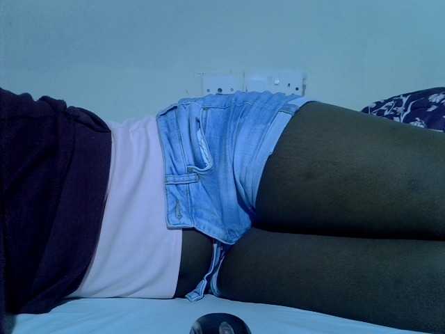 Sexycharlet43 live cam on BongaCams