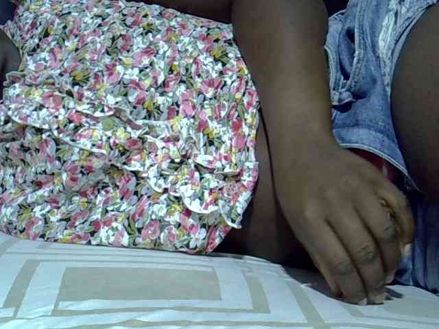 Sexycharlet43 webcam