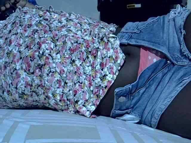 Sexycharlet43 webcam