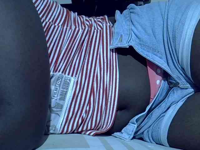 Sexycharlet43 webcam