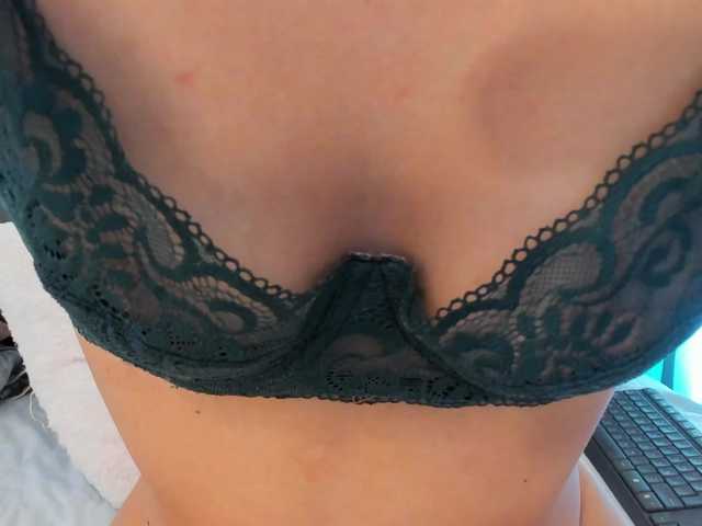 Ridwanaa live cam on BongaCams