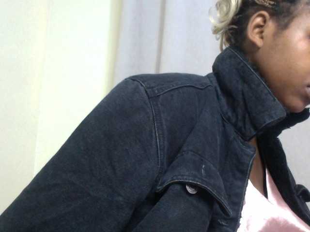 Misty-shee live cam on BongaCams