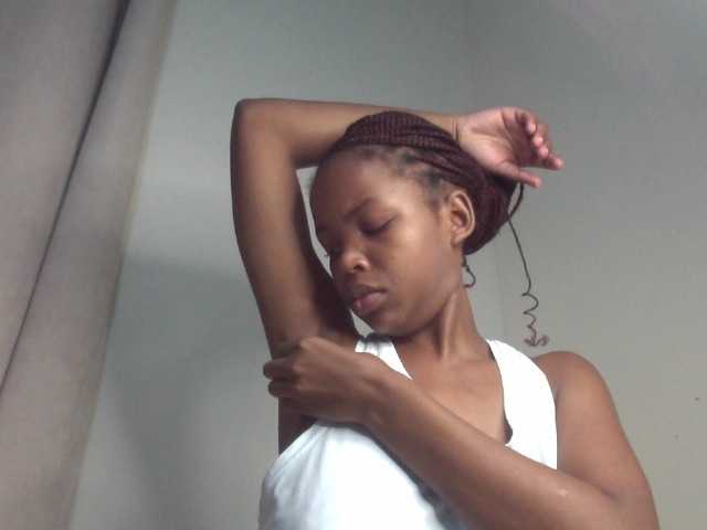 le modèle Misty-shee est en webcam porno dans un show sur le site bongacams, il possède les tags suivants: Ebony,Brunette,Trimmed