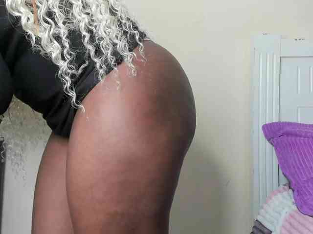 Ebony-Doll webcam