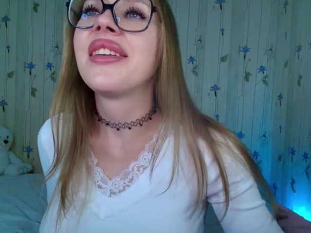 ElinaOcean live cam preview