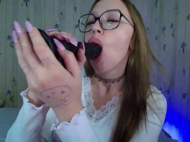 ElinaOcean live cam preview