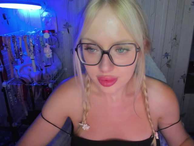 ElinaOcean live cam on BongaCams