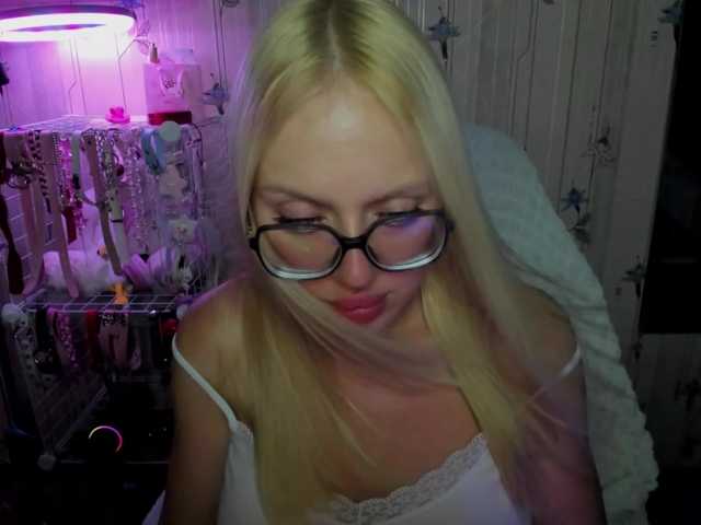 ElinaOcean live cam on BongaCams