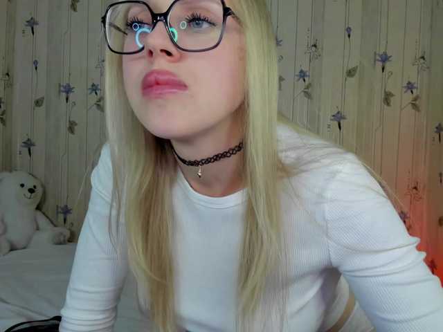 ElinaOcean live cam preview