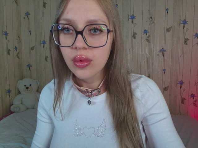 ElinaOcean live cam preview