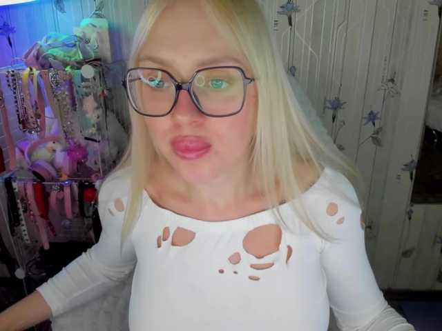 ElinaOcean live cam on BongaCams