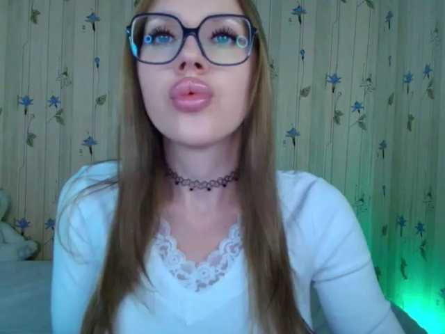 ElinaOcean live cam preview