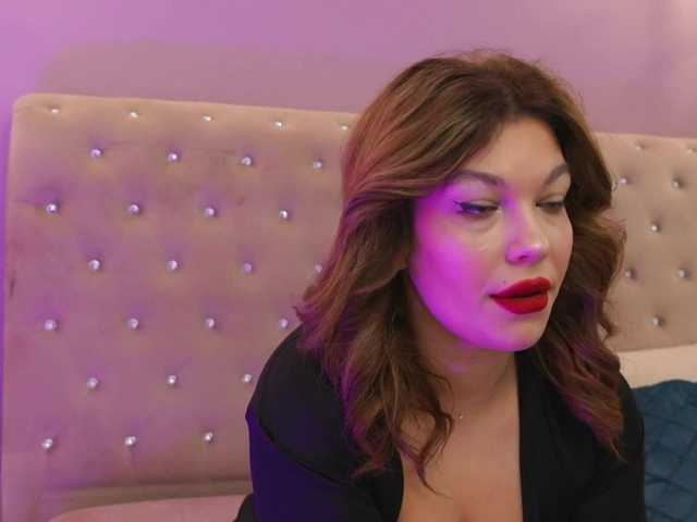 le modèle ClaraPasssion est en webcam porno dans un show sur le site bongacams, il possède les tags suivants: White/Caucasian,Brunette,Shaved