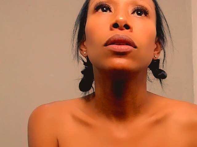 bitch-naughty live cam on BongaCams