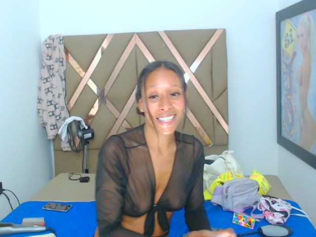 bitch-naughty live cam on BongaCams