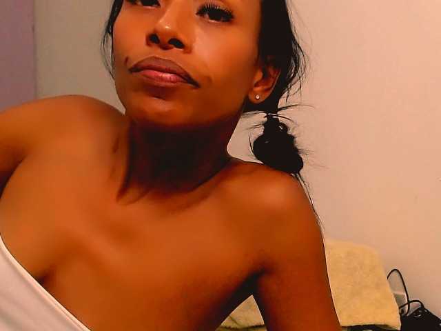 bitch-naughty live cam on BongaCams