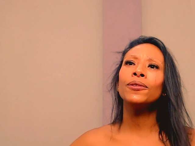 bitch-naughty live cam on BongaCams