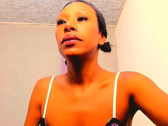 bitch-naughty live cam on BongaCams