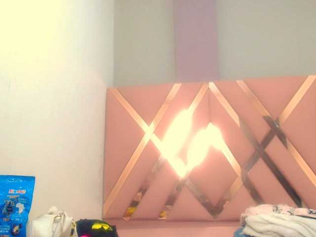 bitch-naughty live cam on BongaCams