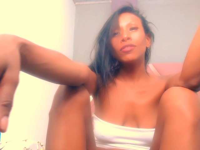bitch-naughty live cam on BongaCams