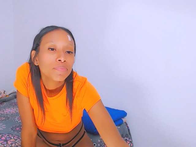 le modèle bitch-naughty est en webcam porno dans un show sur le site bongacams, il possède les tags suivants: Ebony,Brunette,Shaved