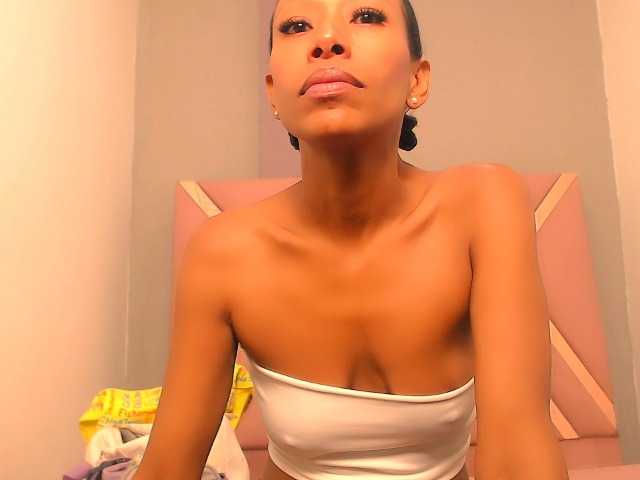 bitch-naughty live cam on BongaCams