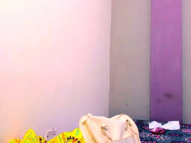 bitch-naughty live cam on BongaCams