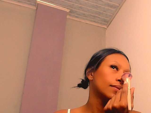 bitch-naughty live cam on BongaCams